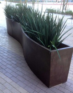 Curved planter